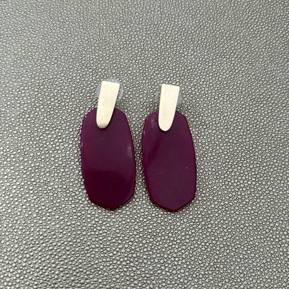 Kendra Scott Magenta and Gold Earring